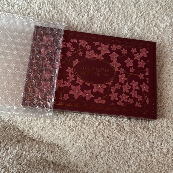 New ACE BEAUTE MYSTIC ROMANCE eyeshadow PALETTE - Picture 1 of 2